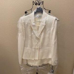 TAHARI LIGHT IVORY SKIRT & MATCHING JACKET SUIT 8P